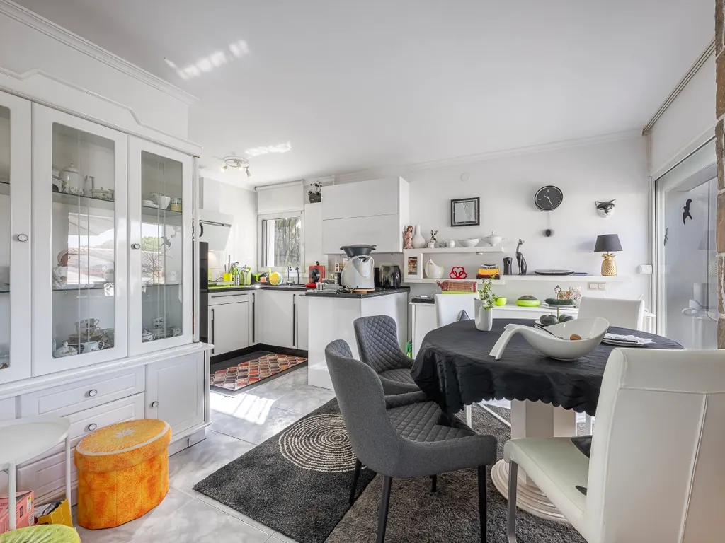 Oportunidade em Marbella: Propriedade nua de casa com jardim a poucos metros da praia - Image 12
