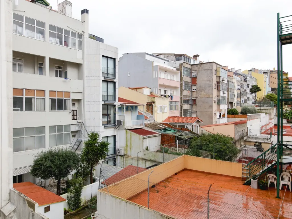T7 com 200 m² para reabilitação| Elevado potencial de investimento no centro de Lisboa - Image 27