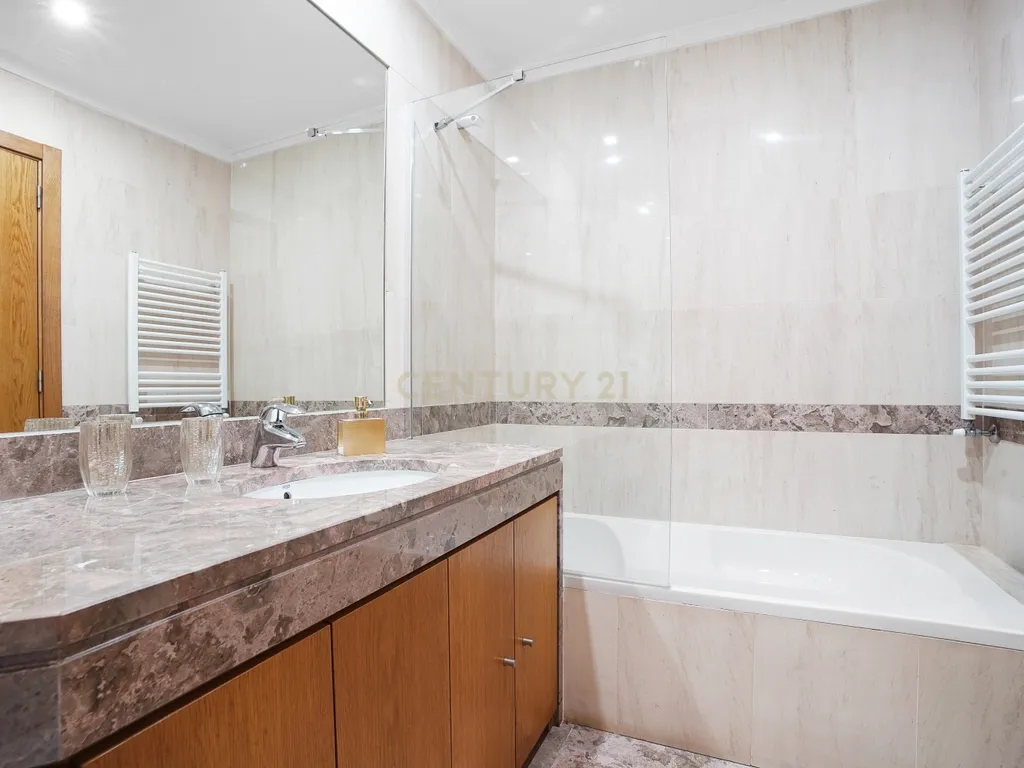Apartamento T5 Duplex de Luxo para Arrendamento – Avenida do Brasil, Lisboa - Image 24