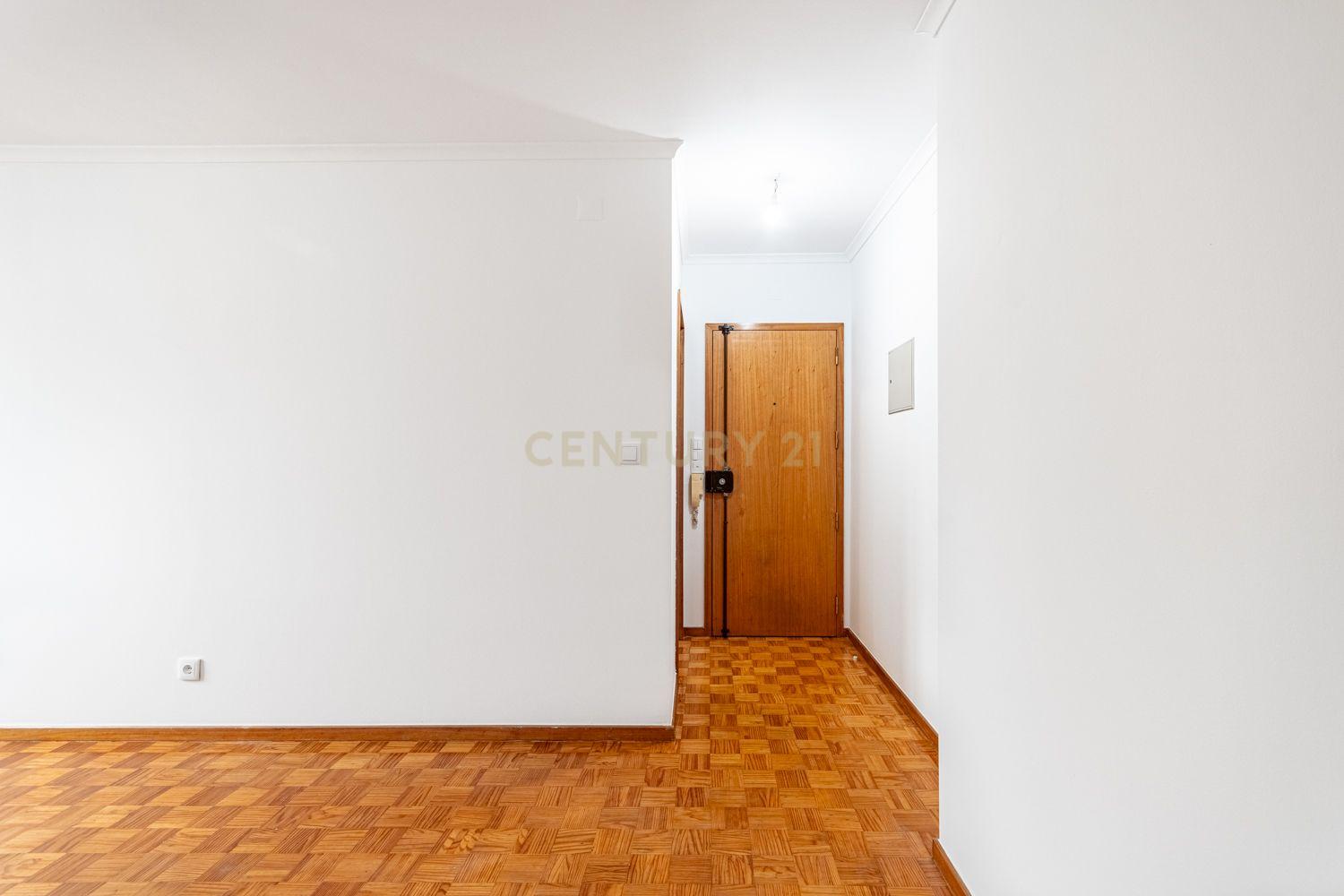 Fotografia 7 de Apartamento T0 no Monte da Caparica - Oportunidade Única