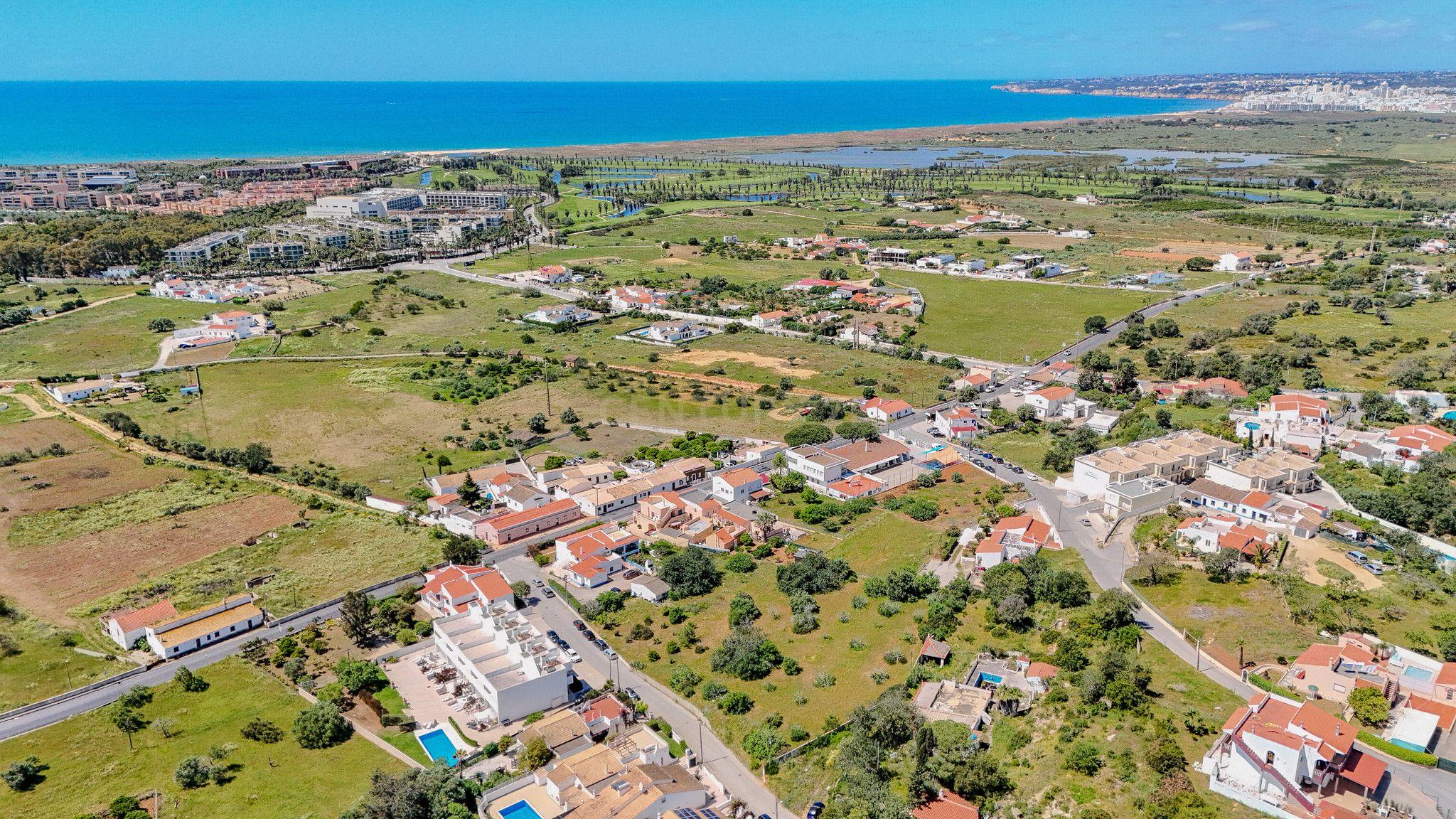 Terreno com Projeto para Construção de 9 Moradias – Vale de Parra, Albufeira - Image 11