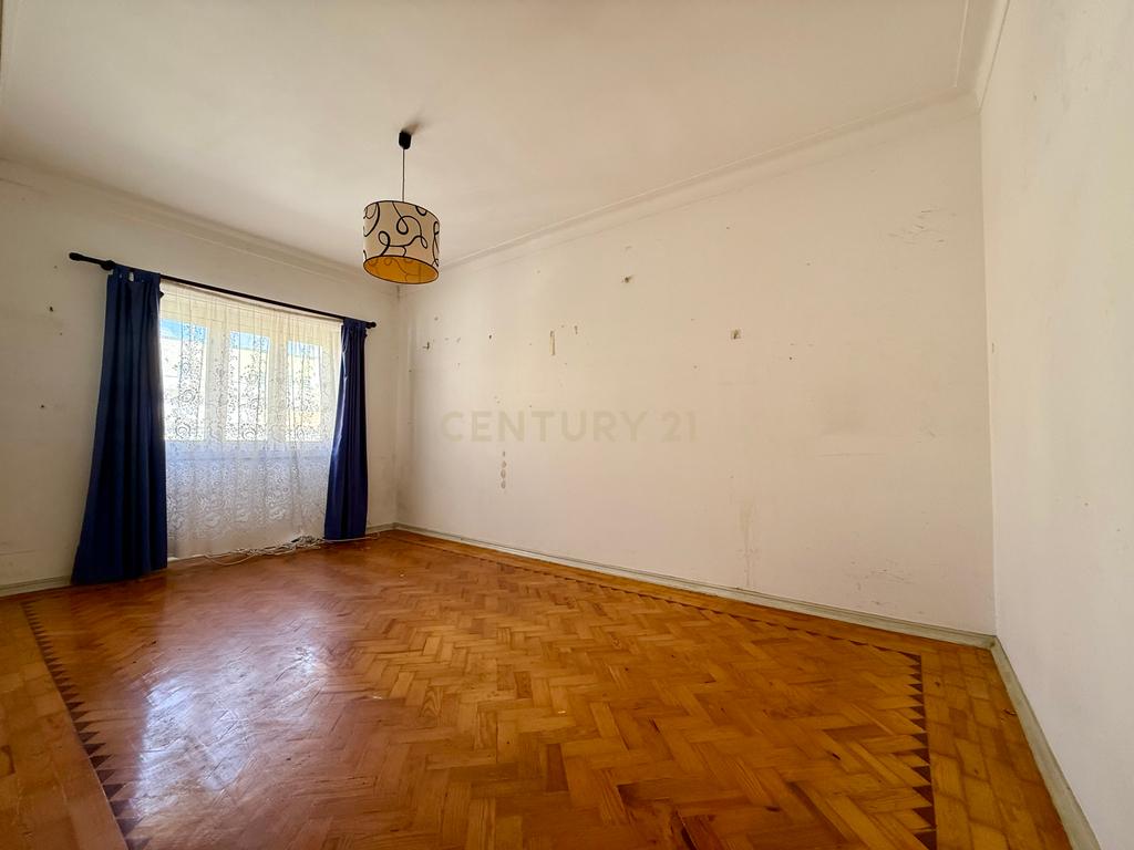 Apartamento T2 para recuperar no centro de Portimão, Algarve - Image 16