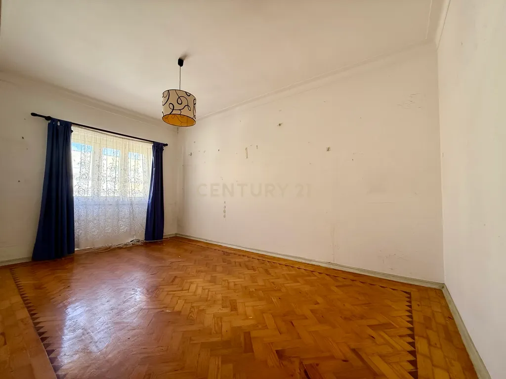 Apartamento T2 para recuperar no centro de Portimão, Algarve - Image 16