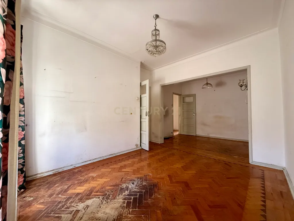 Apartamento T2 para recuperar no centro de Portimão, Algarve - Image 11