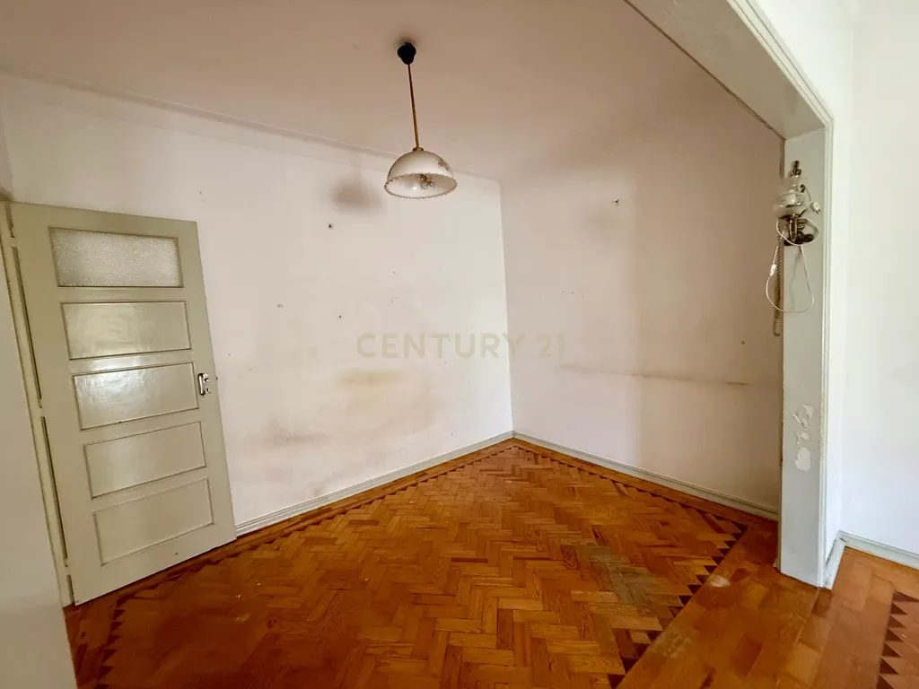 Apartamento T2 para recuperar no centro de Portimão, Algarve - Image 10