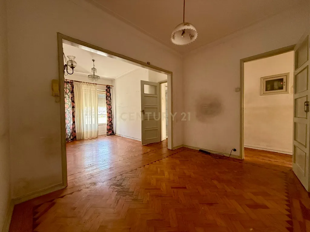 Apartamento T2 para recuperar no centro de Portimão, Algarve - Image 15