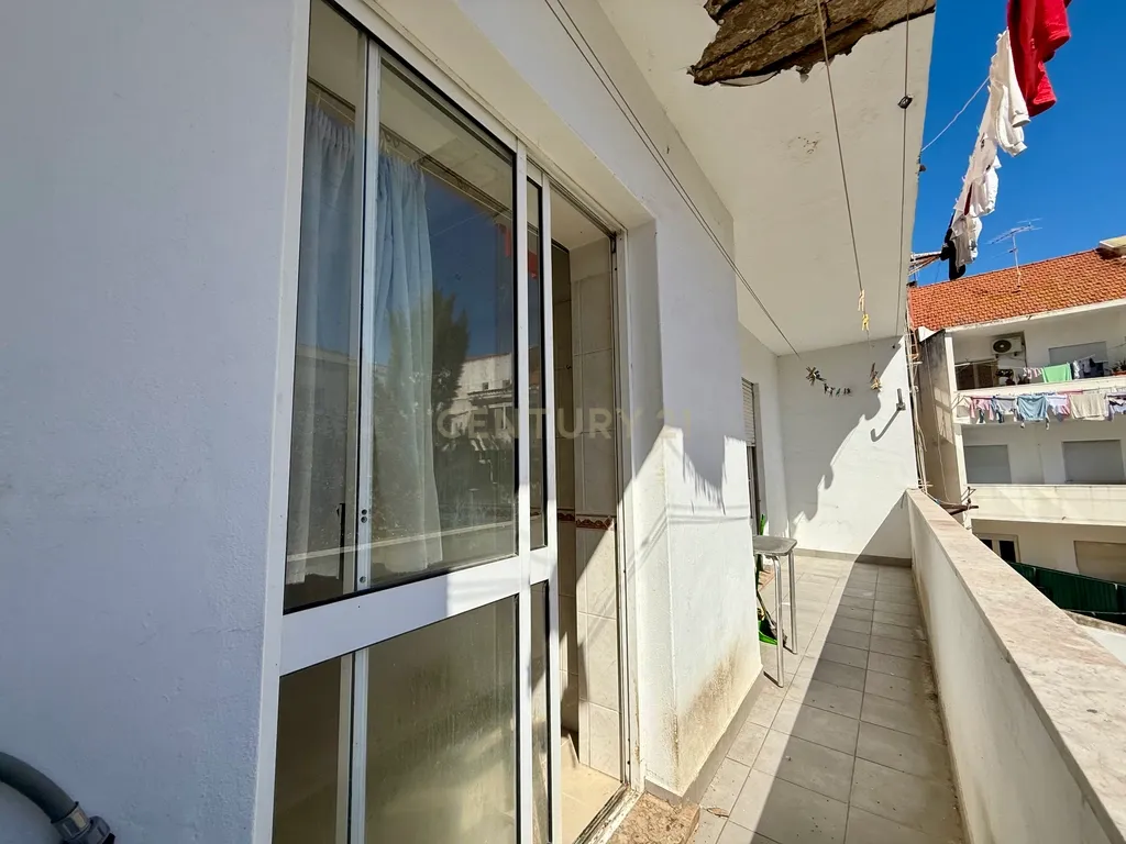 Apartamento T2 para recuperar no centro de Portimão, Algarve - Image 24