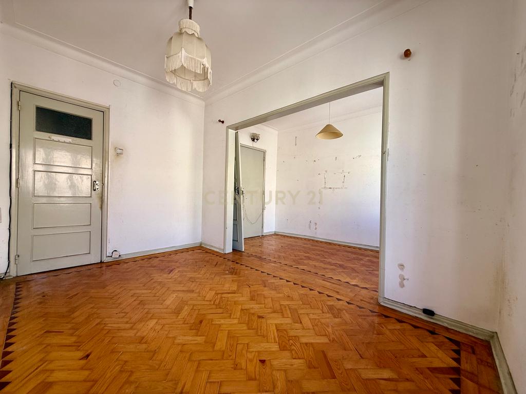 Apartamento T2 para recuperar no centro de Portimão, Algarve - Image 4