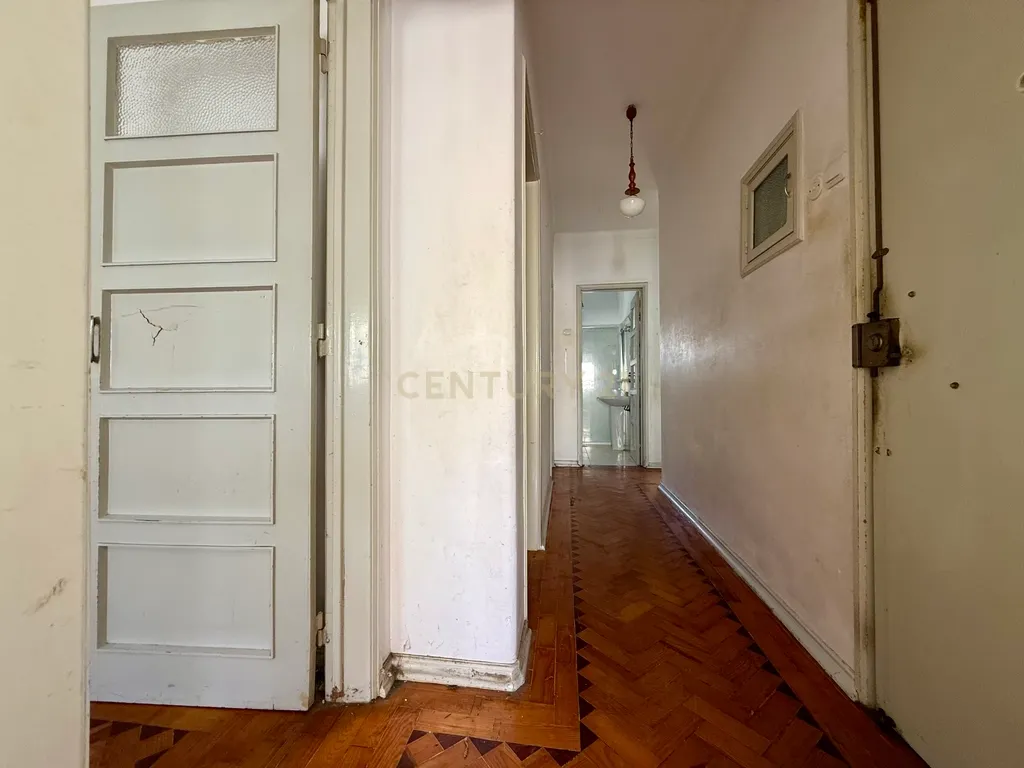 Apartamento T2 para recuperar no centro de Portimão, Algarve - Image 14