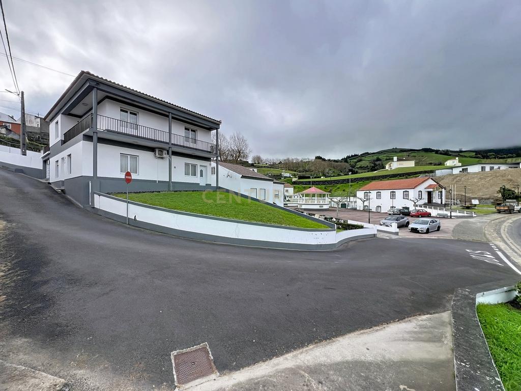 Casa T3 com Vista Mar e Montanha em Povoação, Ilha de São Miguel. - Image 4