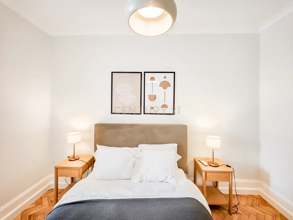 Apartamento T3 de Luxo na Av. Elias Garcia — Totalmente Mobilado e Pronto a Habitar - Image 12
