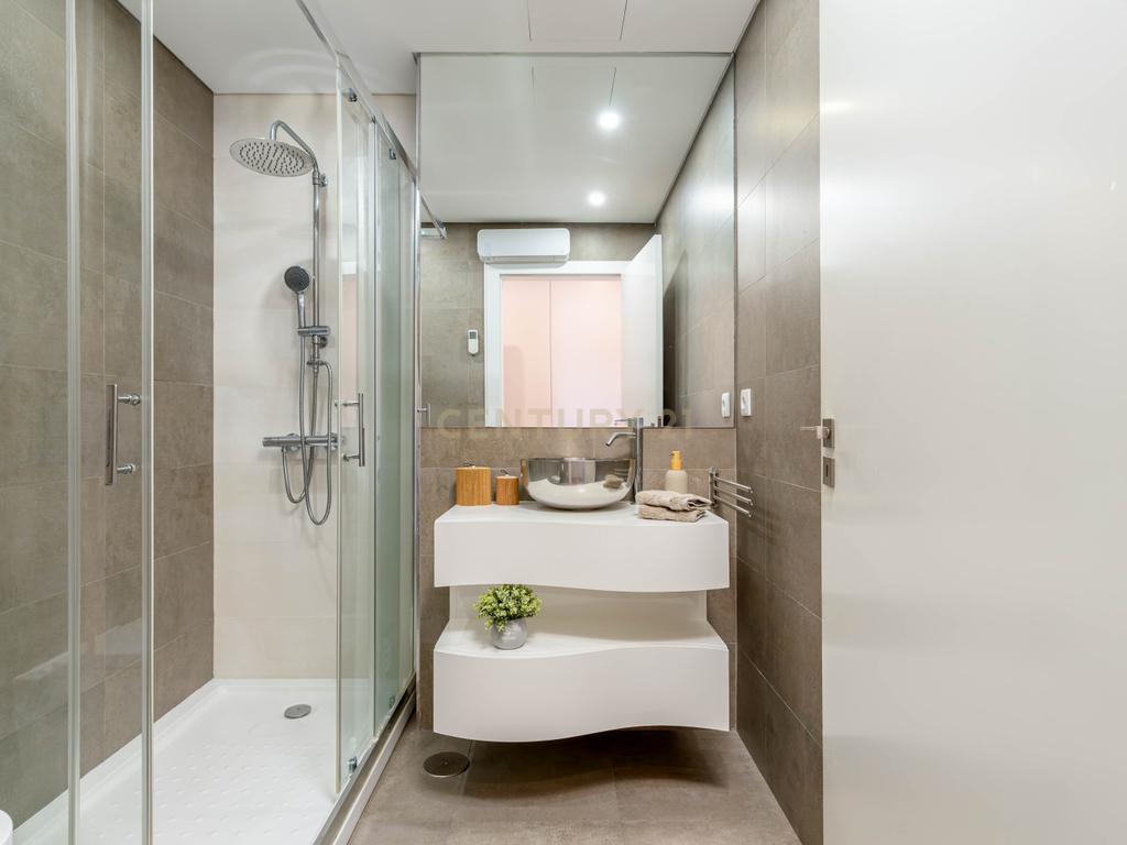 Apartamento T3 no Parque Luso com box e varanda - Image 12