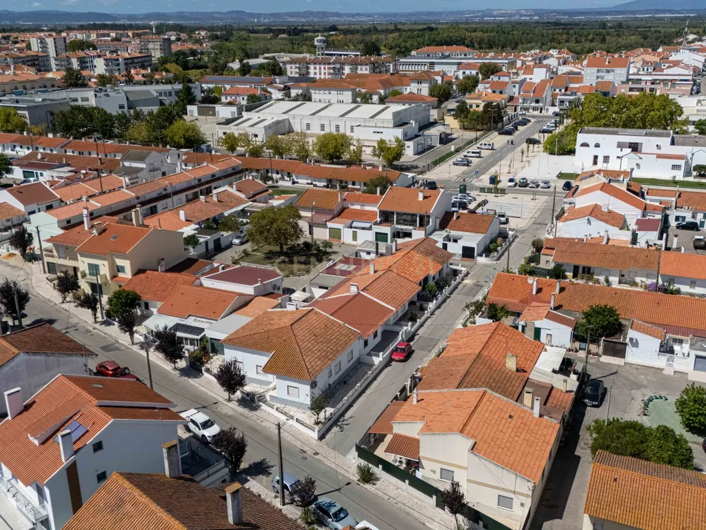 MORADIA T3 COM GARAGEM E ESPAÇOS EXTERIORES EM BENAVENTE - Image 31
