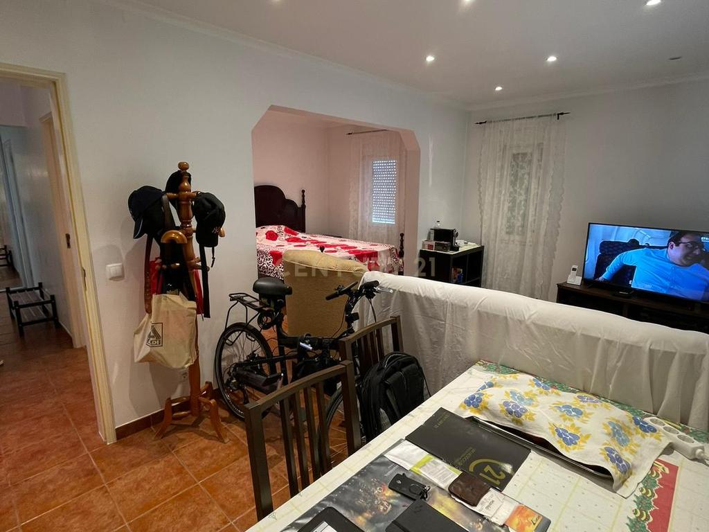 Apartamento T2 | Remodelado | Elevador - Image 3