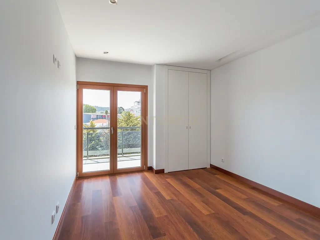 Apartamento T2 num condomínio com Vista Panorâmica em Odivelas, Famões - Image 18