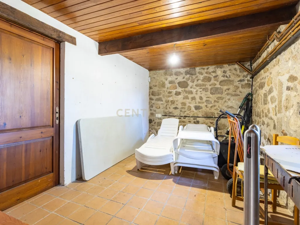 MASIA CATALANA EN VENDA A LLAGOSTERA – MÉS DE 7 HECTÀREES DE TERRENY, LLICÈNCIA TURÍSTICA, PISCINA I CAMP DE FUTBOL - Image 105