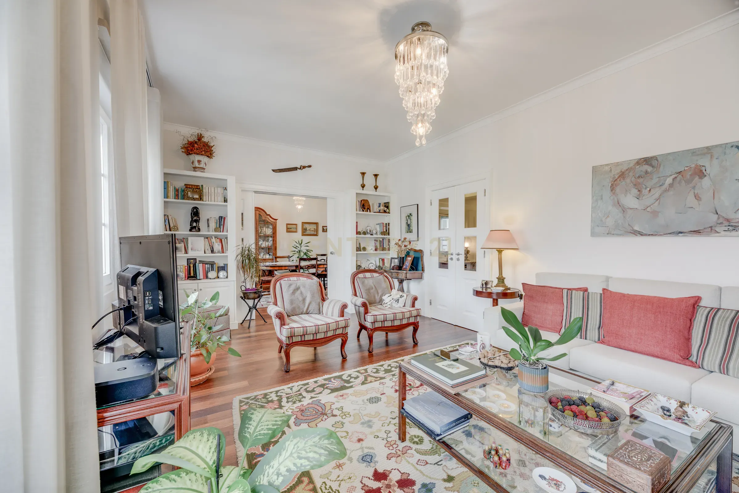 Apartamento T2+1 totalmente renovado – Modernidade, conforto e localização privilegiada - Image 2