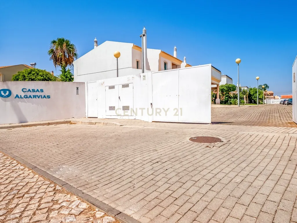 Moradia de Canto T2+2 com jardim em Condomínio Privado com Piscina – Ferreiras, Albufeira - Image 29