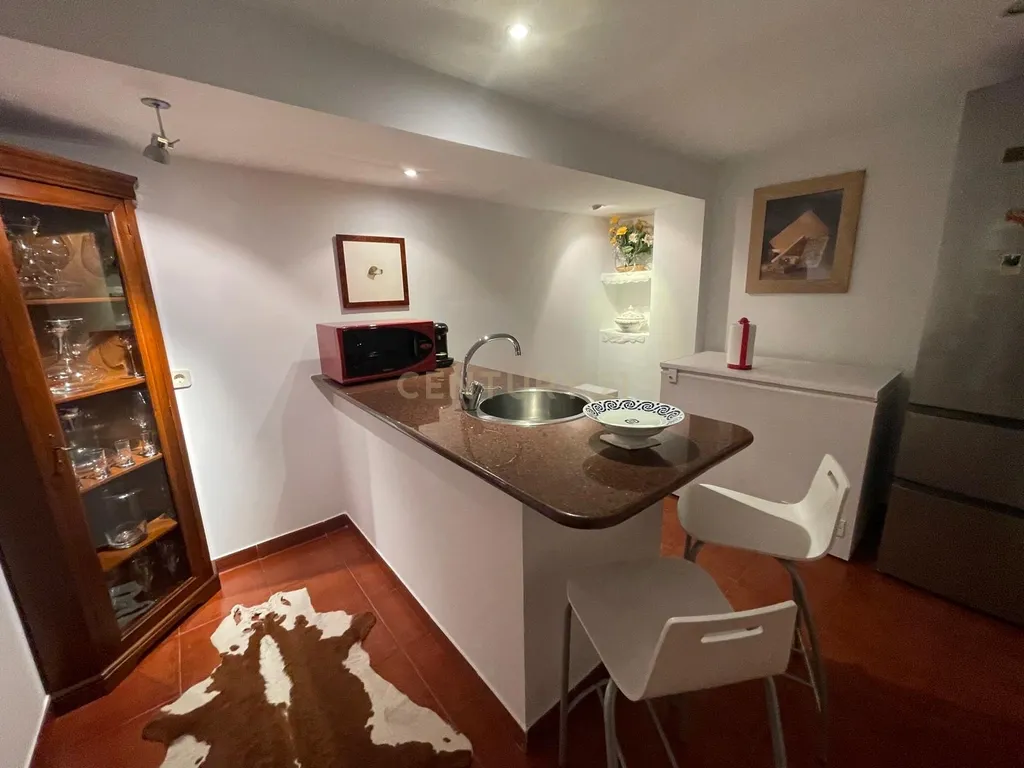 Luxuosa Moradia Renovada em Madrid com Vista para a Cidade - Image 5