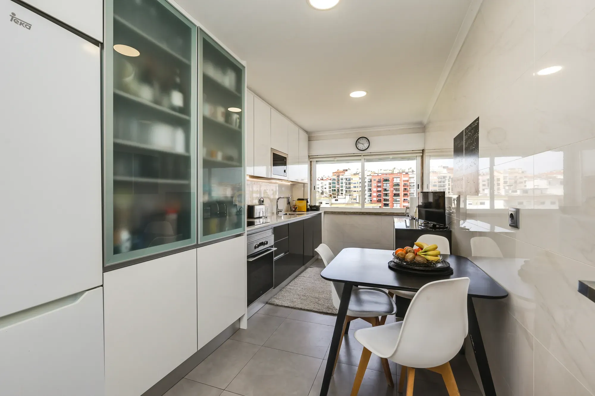 Fotografia 8 de Apartamento T3 Remodelado em Massamá (Rua Miguel Torga)