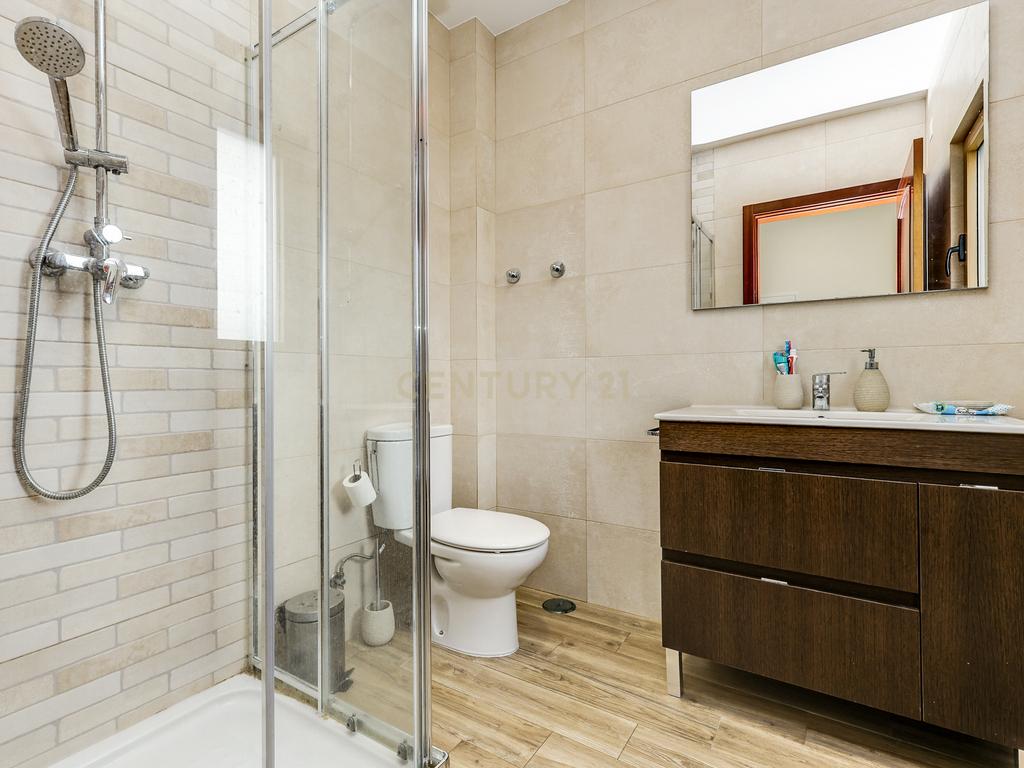 Moradia T4 Isolada Duplex com Box em Adroana, Alcabideche - Image 11