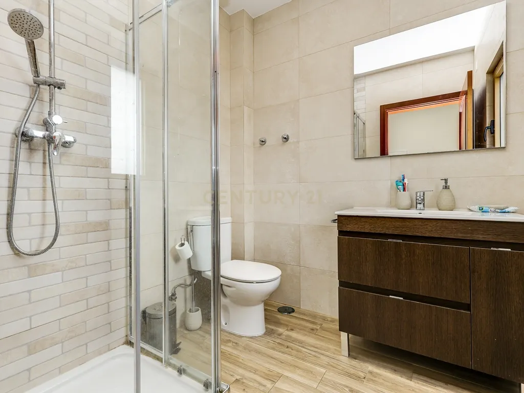 Moradia T4 Isolada Duplex com Box em Adroana, Alcabideche - Image 11