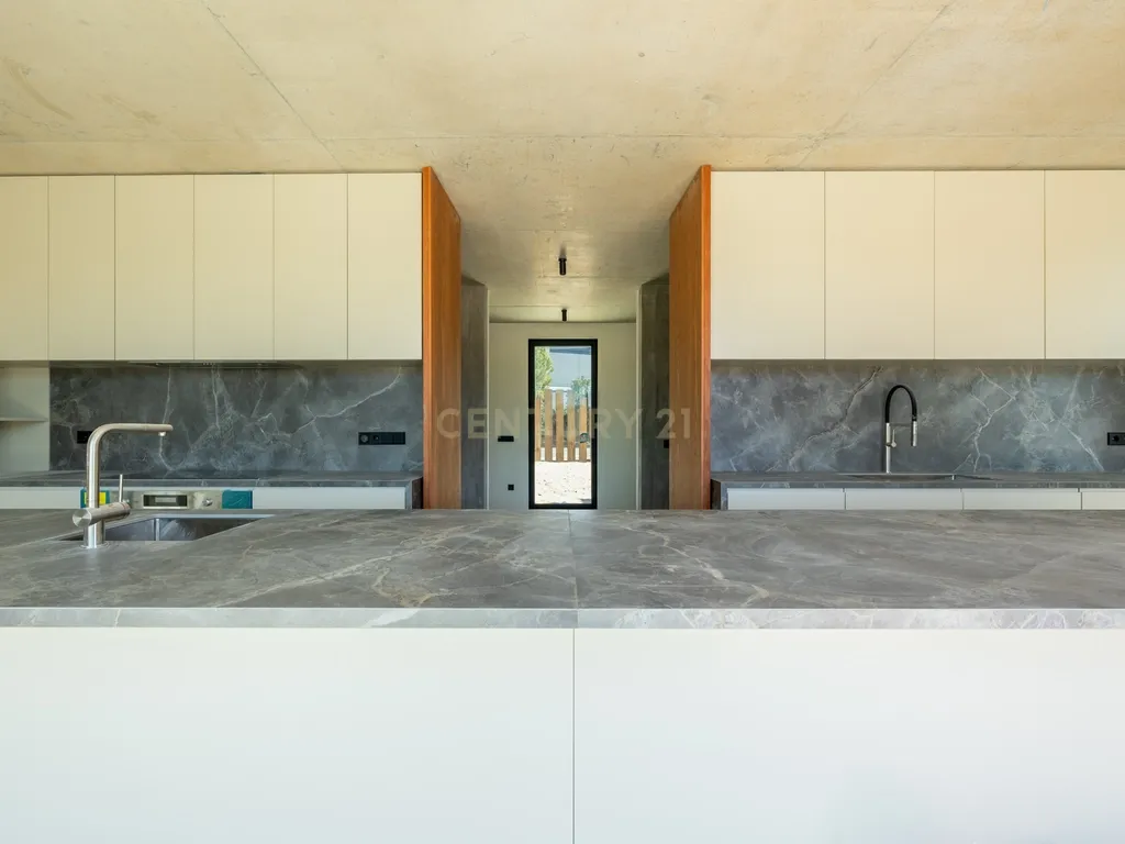 Moradia T6 com Projeto de Autor em Tróia/Comporta | Piscina, 3 Suites, Jardim Privado - Image 19