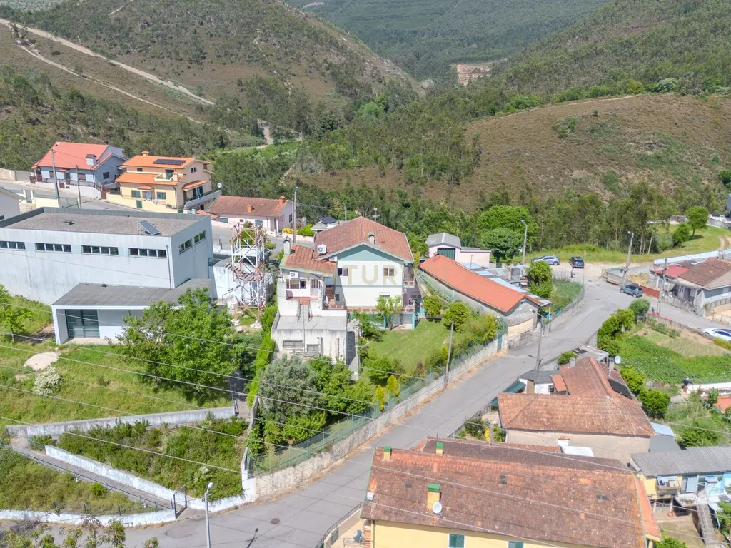 Moradia Bifamiliar T3+T3 em São Pedro da cova – Espaço, Tranquilidade e Conforto - Image 5