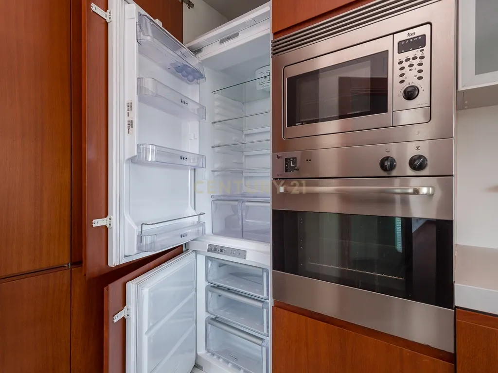 Apartamento T2 num condomínio com Vista Panorâmica em Odivelas, Famões - Image 11