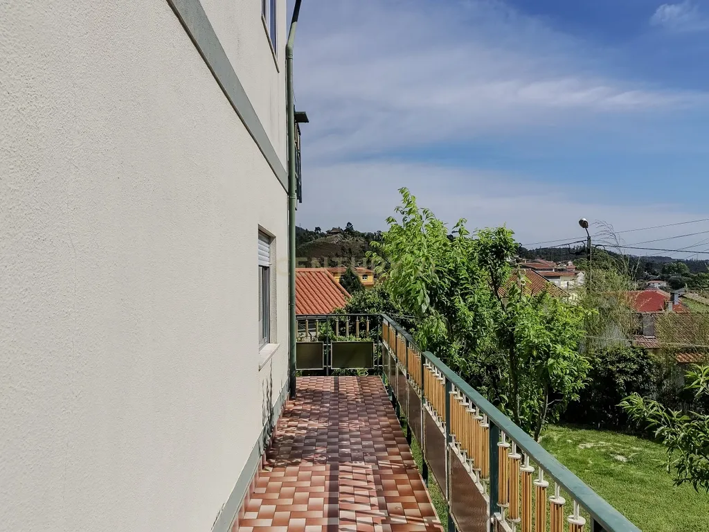 Moradia Bifamiliar T3+T3 em São Pedro da cova – Espaço, Tranquilidade e Conforto - Image 27