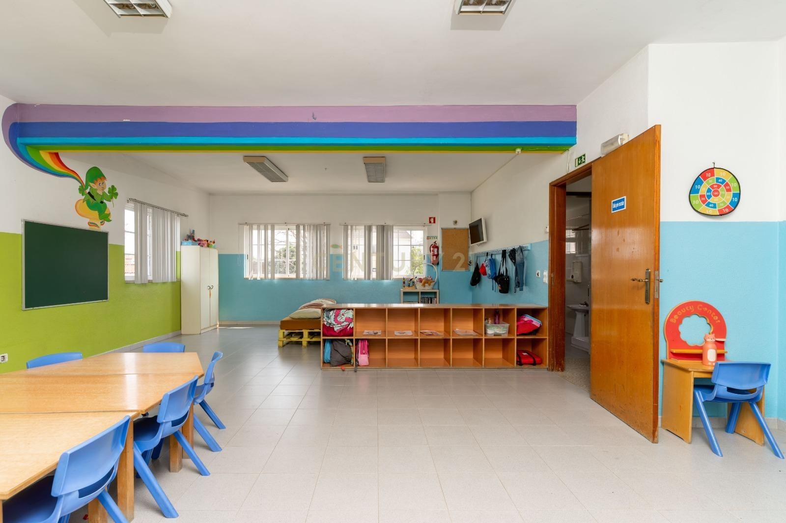 Fotografia 4 de Excelente Oportunidade na Arrentela - Espaço Comercial com Potencial para Habitação