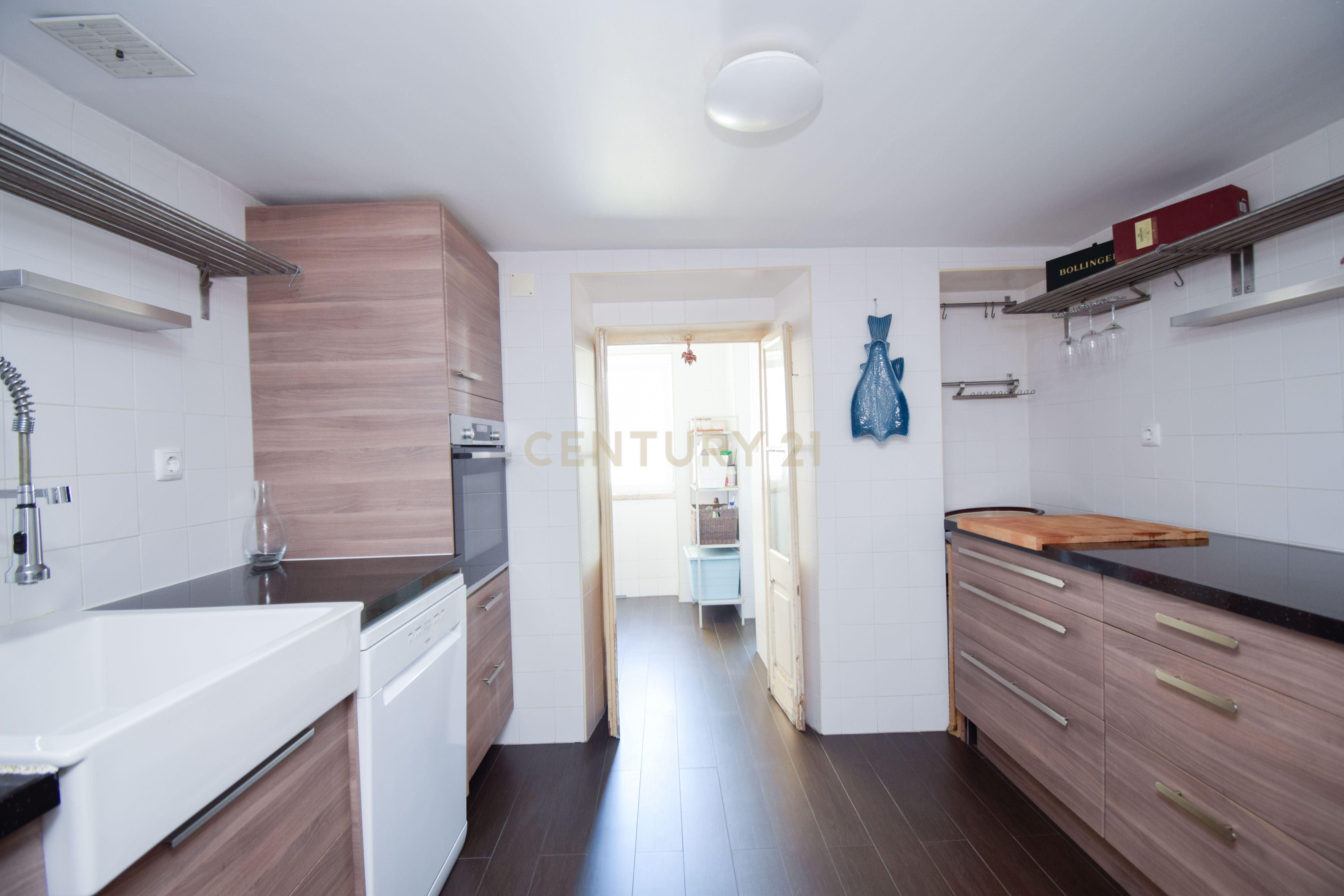 Fotografia 12 de Apartamento com mezzanine e potencial de reconversão na Estrela