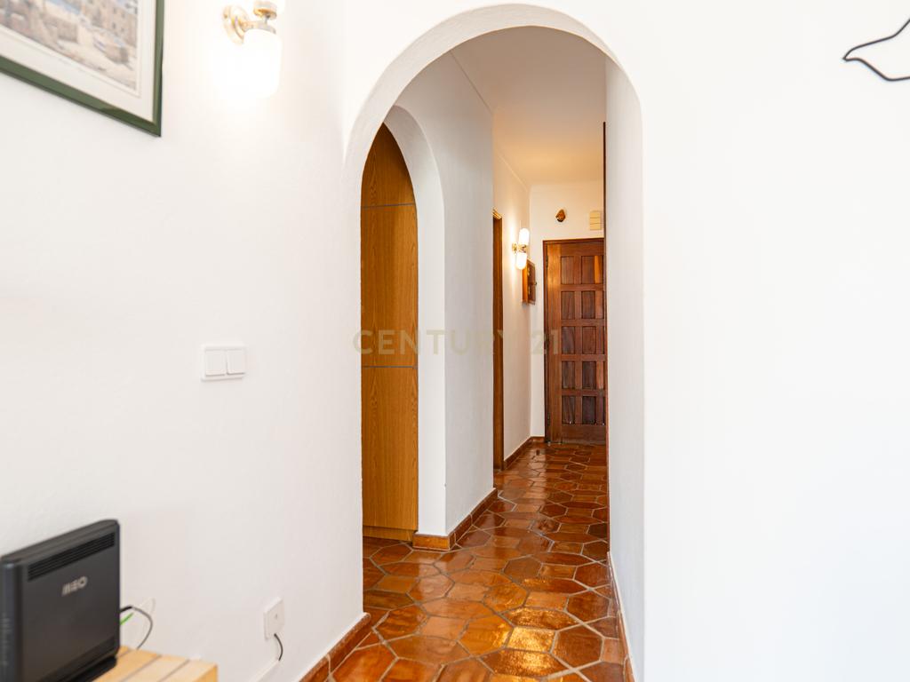 Apartamento com Vista Piscina em Condomínio Privado – VILAMAR (Porches, Algarve) - Image 4