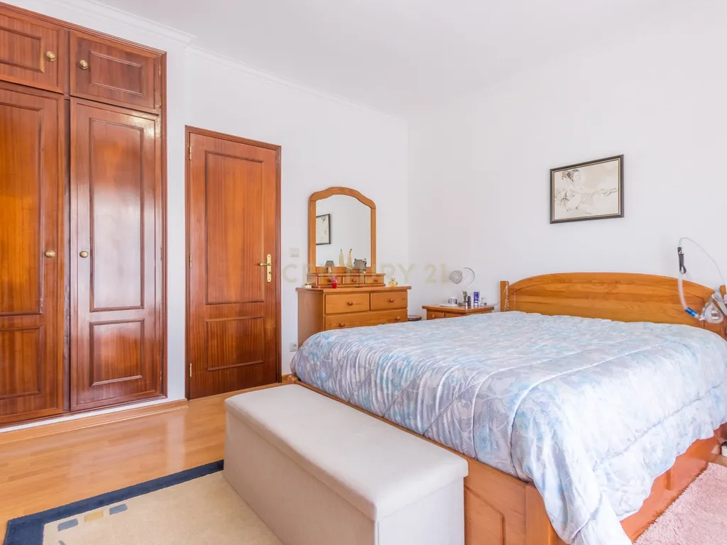 Moradia Geminada T3 com Jardim e Terraço na Quinta do Conde - Image 20