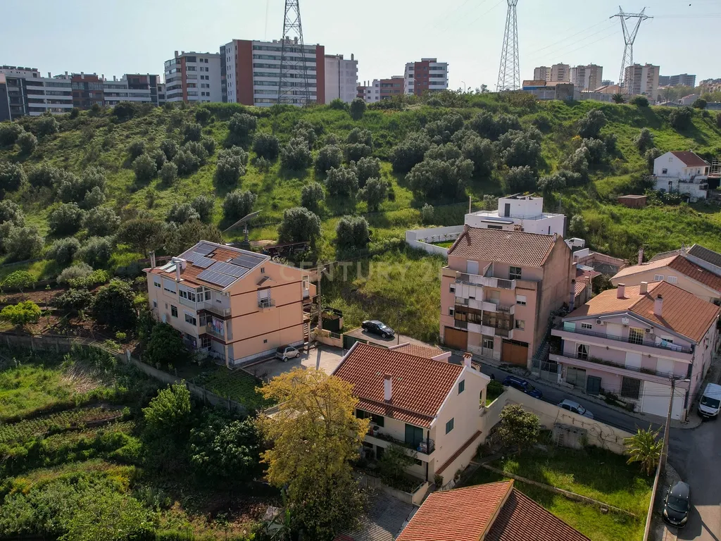 Terreno para venda localizado em Odivelas - Image 2