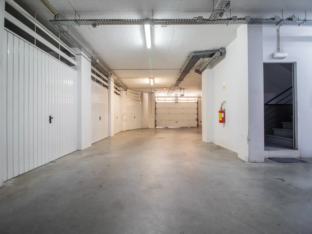 Apartamento T3 c/ 2 Varandas, Garagem Dupla e Terraço com Sala de Eventos - Image 25