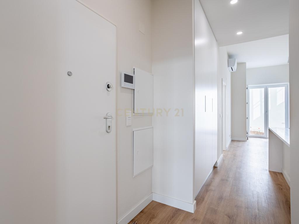 Apartamento T2 NOVO para Venda, em Campolide – Construção de Excelência com Traça Tradicional e Logradouro Privativo - Image 17