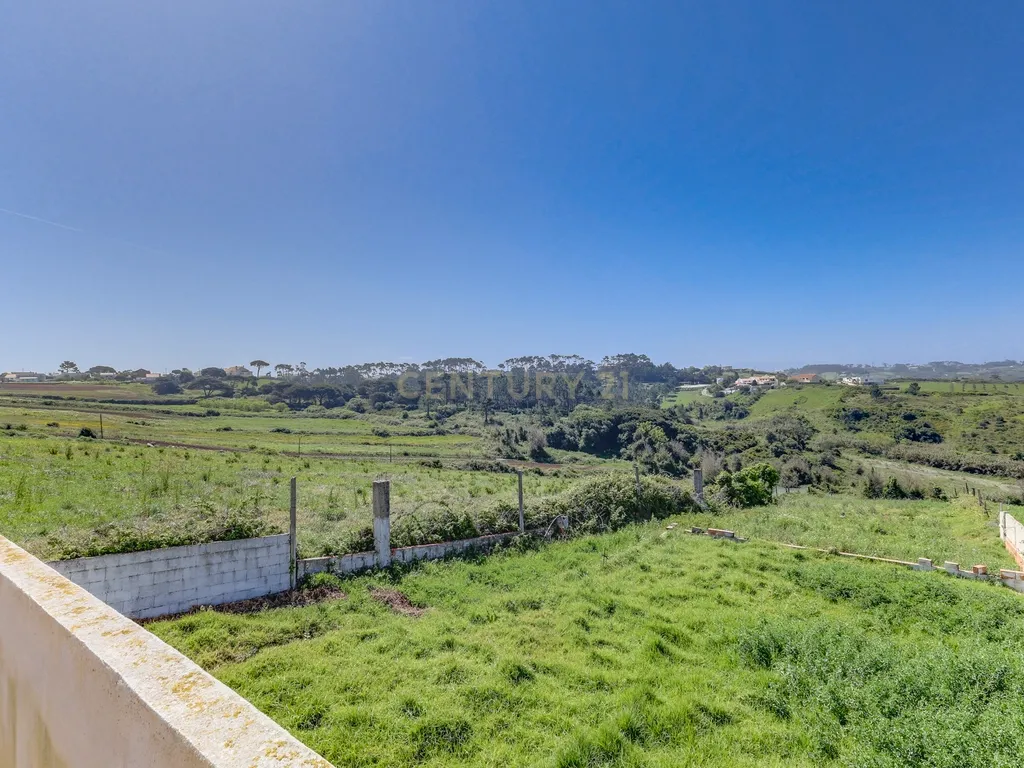 Moradia com Terreno Amplo e Vista Mar na Carvoeira - Image 37