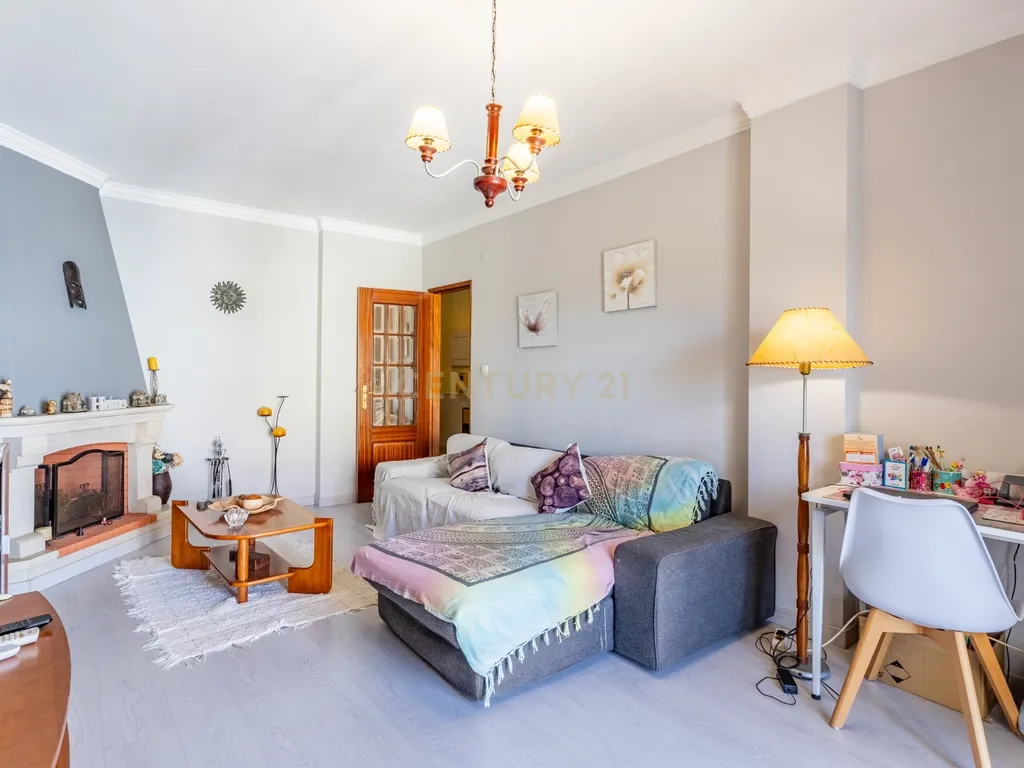 T3 Espaçoso em Excelente Localização- Quinta do Conde - Image 10