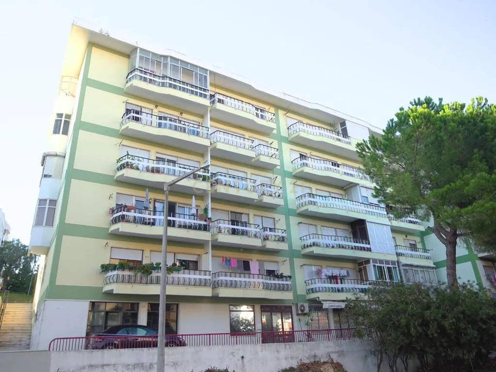 Apartamento T3 na Ramada com 92 m² e vista incrível para Lisboa - Image 7