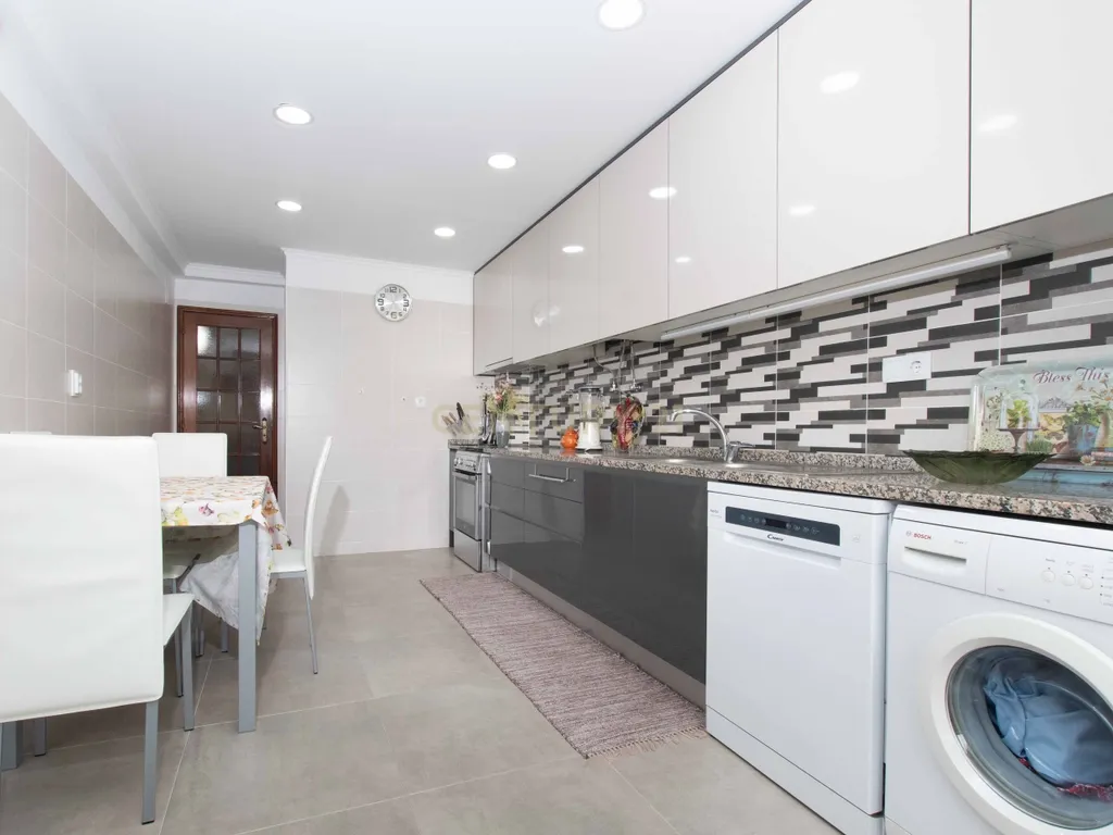 Apartamento T3 em Odivelas - Image 3