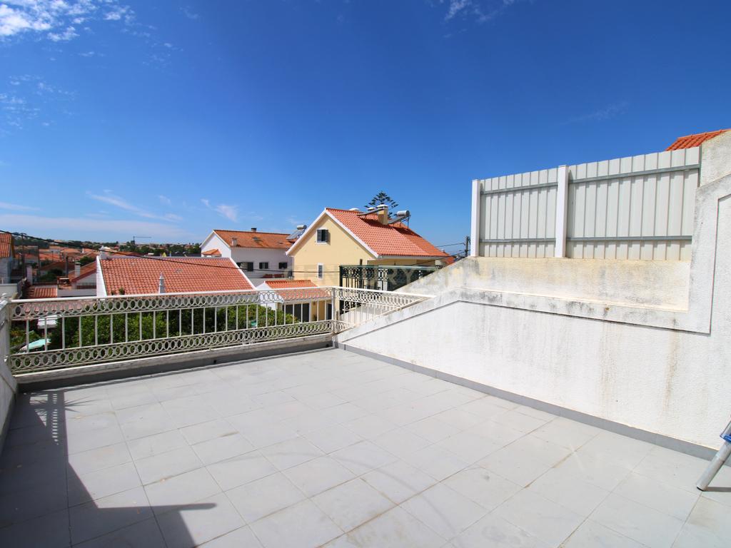 Espetacular  moradia T3 na Quinta do Conde com Terraço e logradouro e com Proximidade à Natureza - Image 12