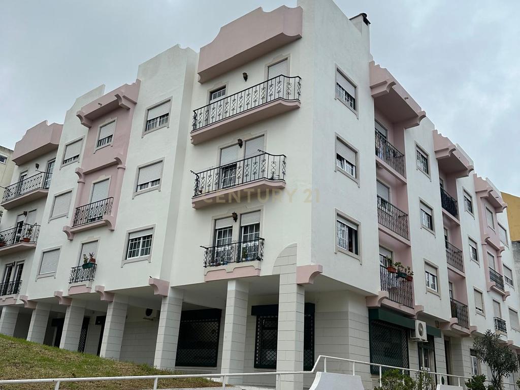 Apartamento T3 com terraço e garagem fechada para Arrendamento – Encosta do Sol - Image 29