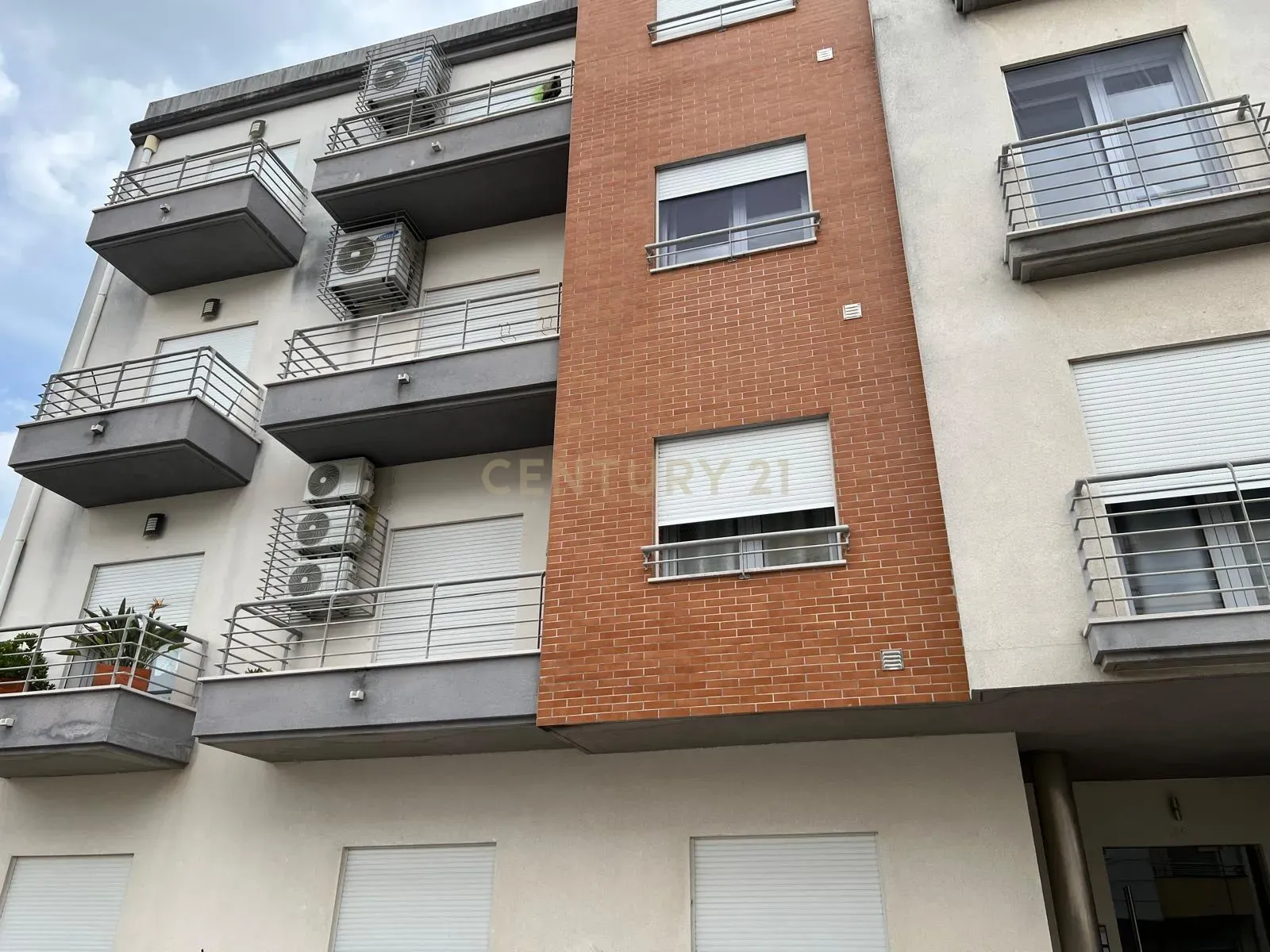 Apartamento T4 no Entroncamento – Rés do chão com terraço - Image 18