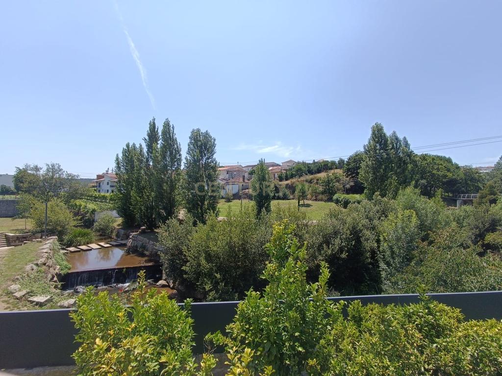 Moradia/ruína térrea em Santo Tirso com vista para o Parque de Geão - Image 19
