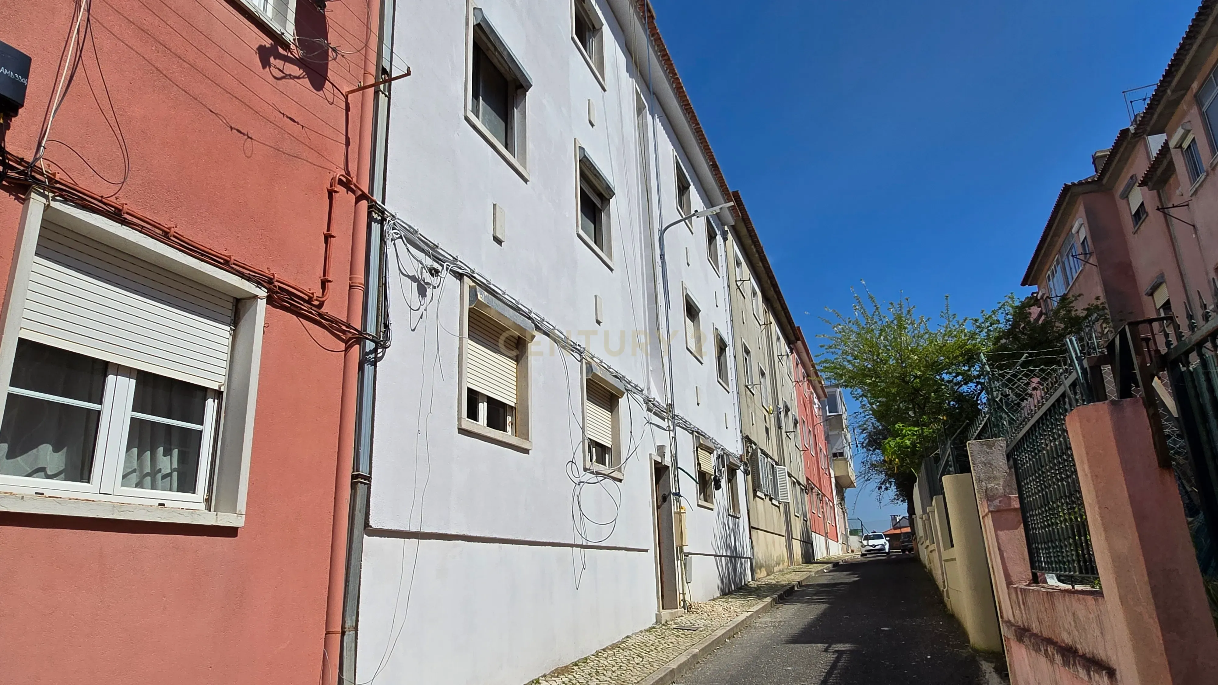 Fotografia 3 de T2 com Sotão para reabilitação | Falagueira | Amadora