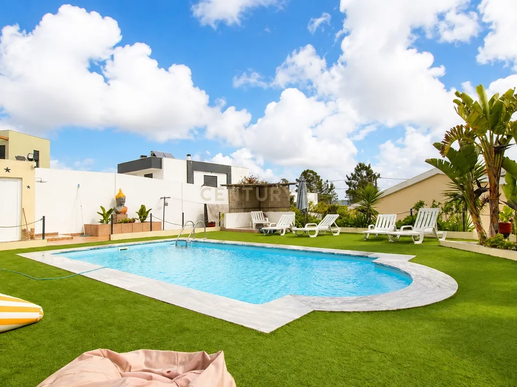 Moradia T3 em lote de 936m2 em Vila Alegre, Fernão Ferro - Image 1