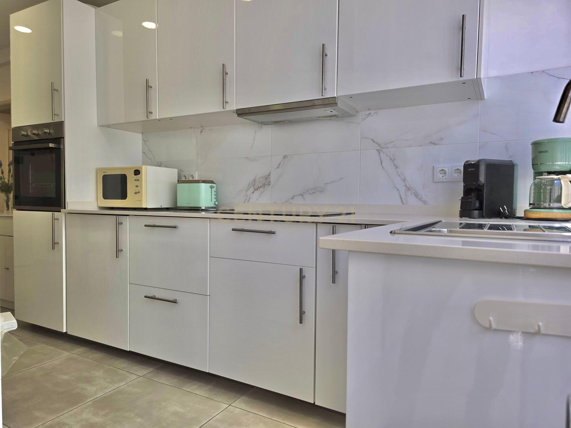 Fotografia 3 de Apartamento T1 com espaçosa arrecadação a 10 minutos a pé da Praia da Quarteira | Rua Patrão Lopes, Quarteira