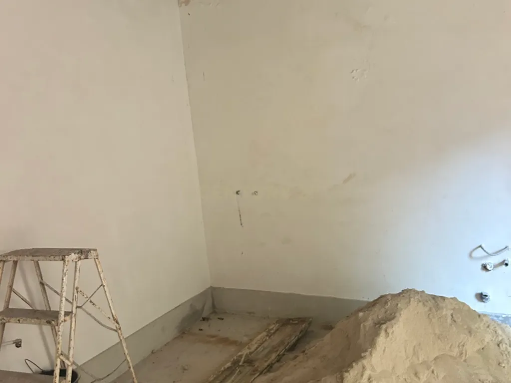 🔥 Moradia para Reabilitação no Porto | Estudo para 7/8 Apartamentos | Excelente Investimento - Image 3