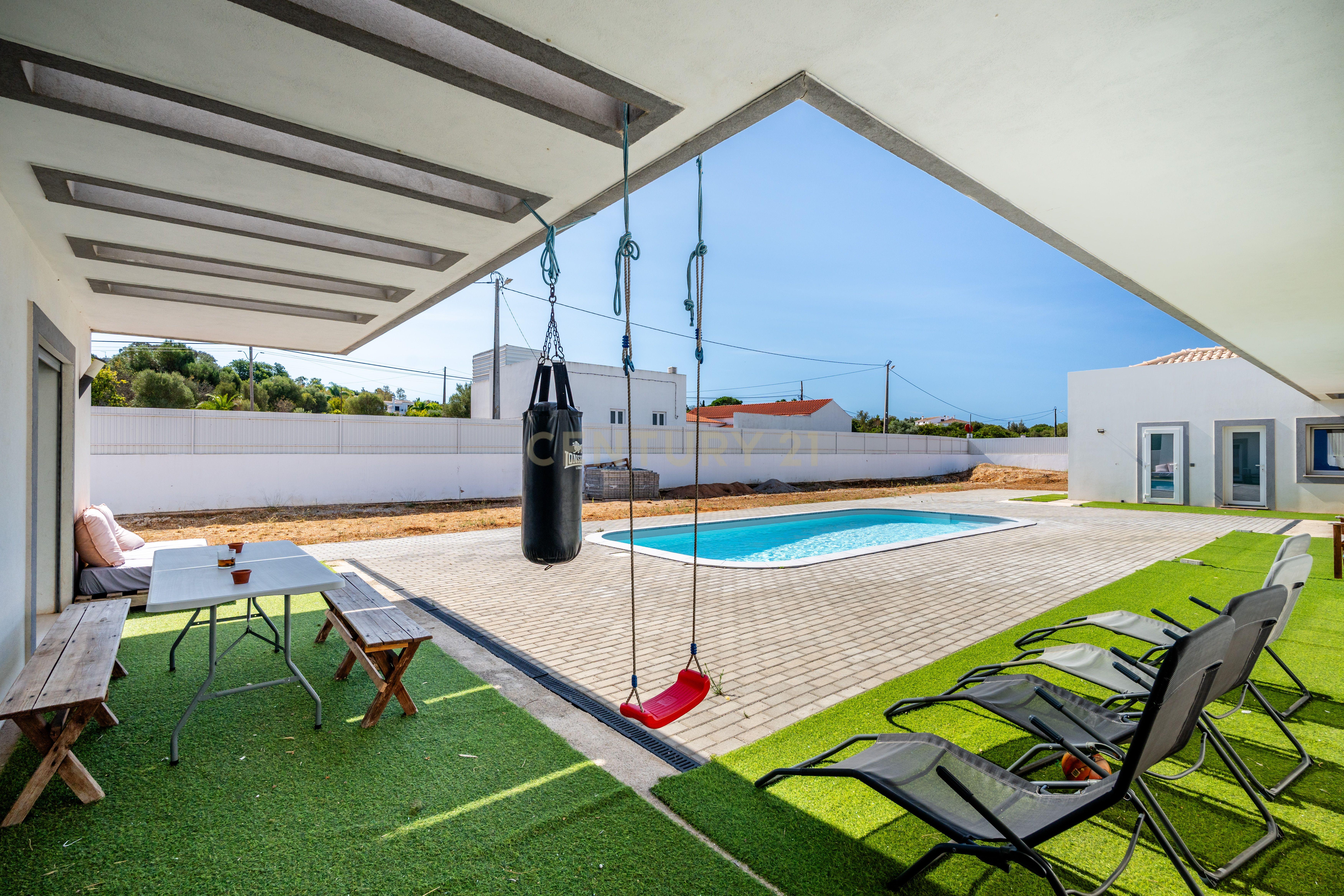 Fotografia 7 de Moradia T4 com Piscina e Proximidade ao Golfe em Portimão